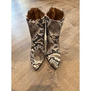 Qupid Snakeskin Print Pointed Toe Block Heel Ankle Boots Grey Tan Womens 10